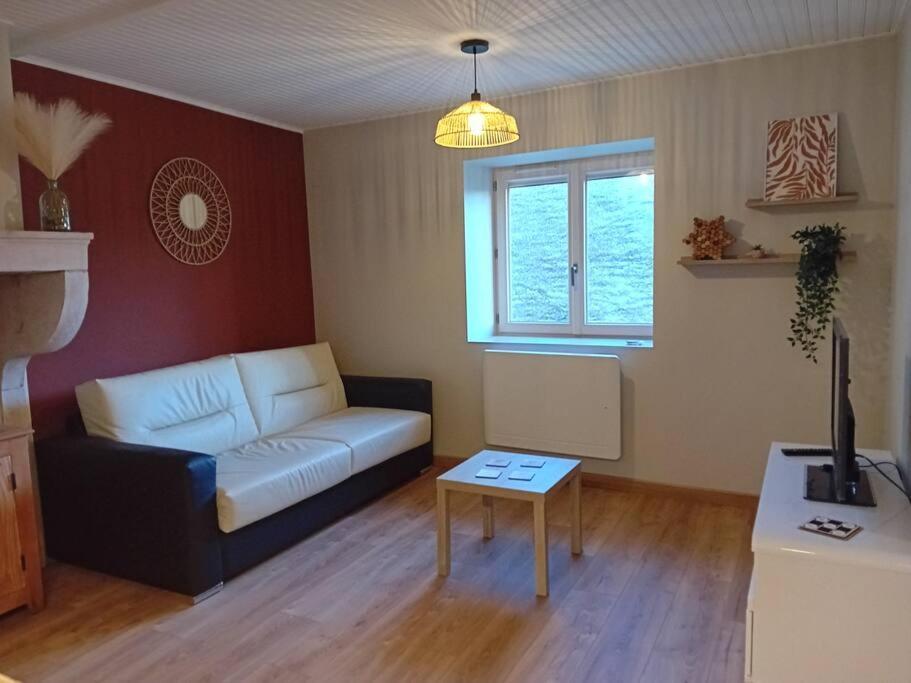 Petite Maison En Pierre Au Calme Avec Exterieur Montbellet Ngoại thất bức ảnh