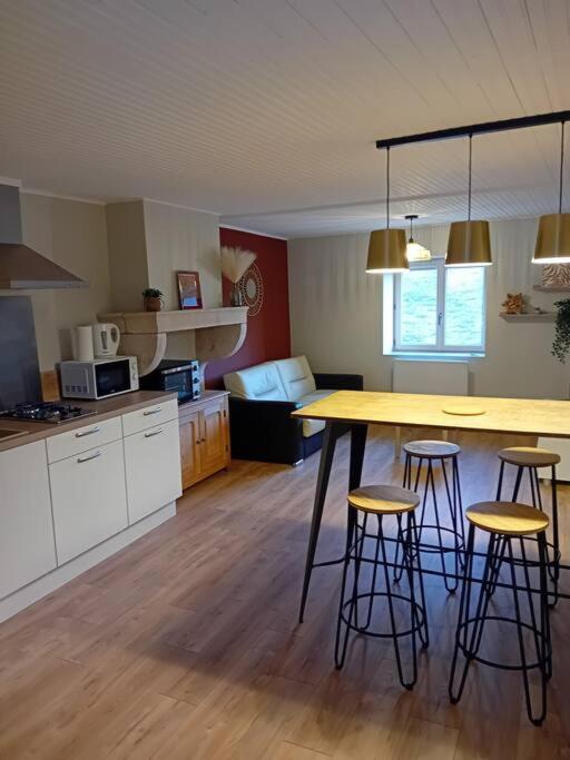 Petite Maison En Pierre Au Calme Avec Exterieur Montbellet Ngoại thất bức ảnh