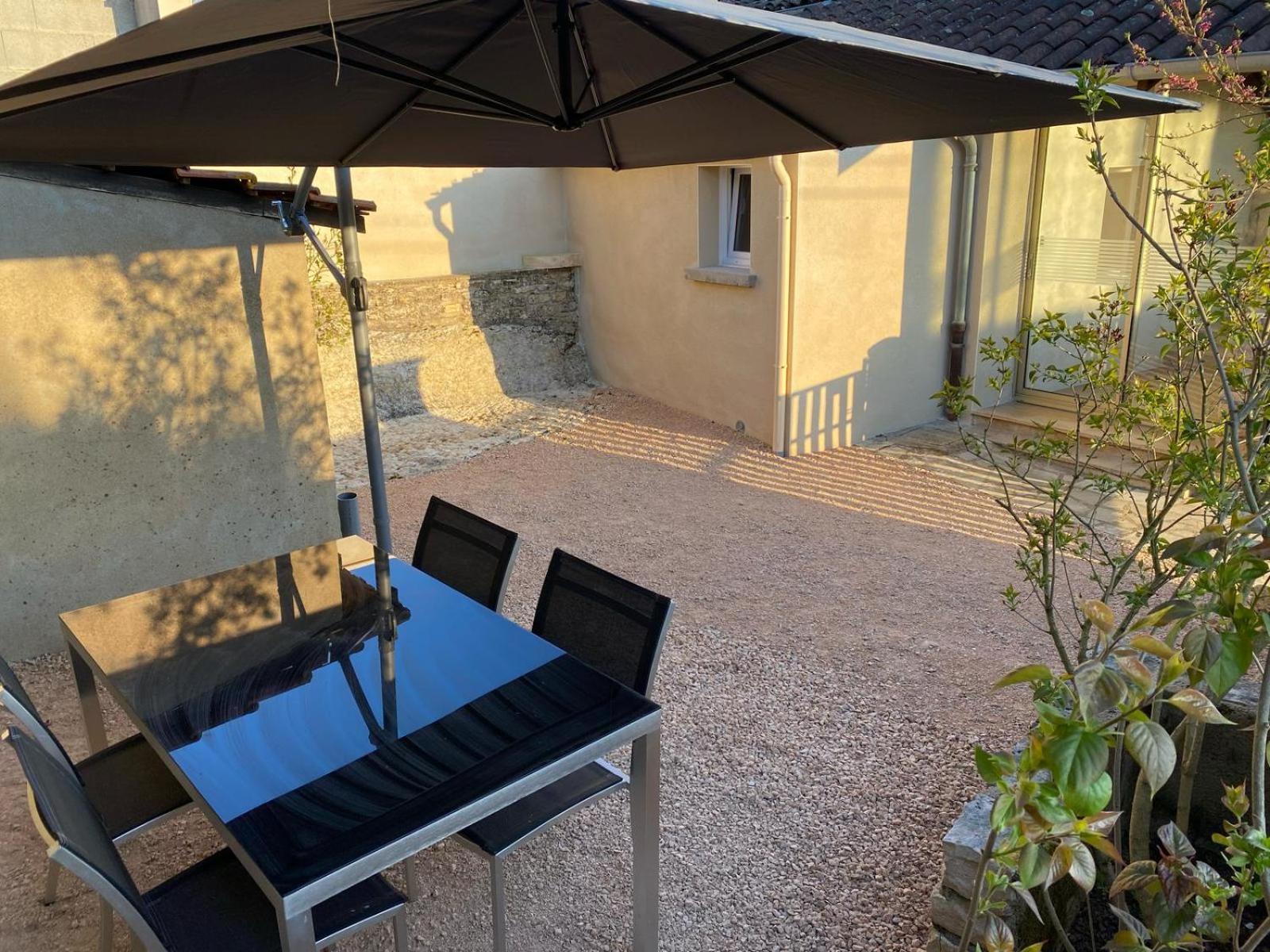 Petite Maison En Pierre Au Calme Avec Exterieur Montbellet Ngoại thất bức ảnh