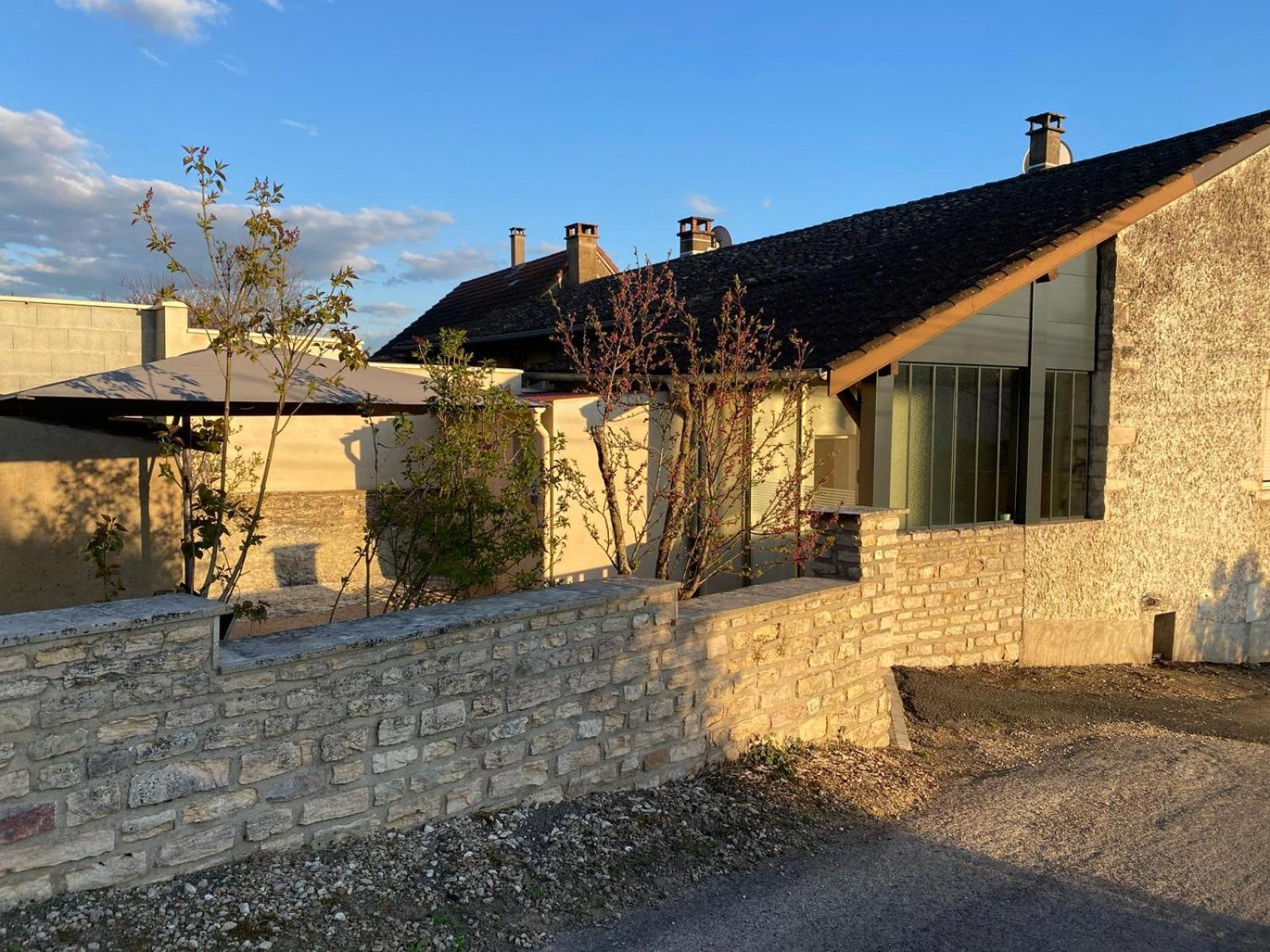 Petite Maison En Pierre Au Calme Avec Exterieur Montbellet Ngoại thất bức ảnh